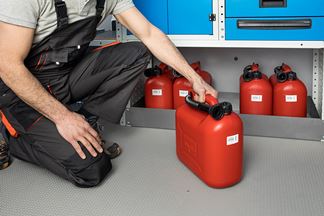 01_estante para líquidos y lubricantes